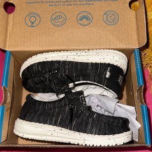 Brand new Hey dudes toddler 7c